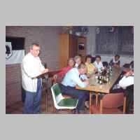 080-2106 6. Treffen vom 6.-8. September 1991 in Loehne - Professor Karnick war nicht nur als Lehrer beliebt, er ist auch als Witze-Erzaehler ein Ass.JPG